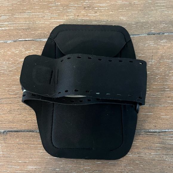 Belkin iPhone Arm Band Holder - Picture 2 of 3